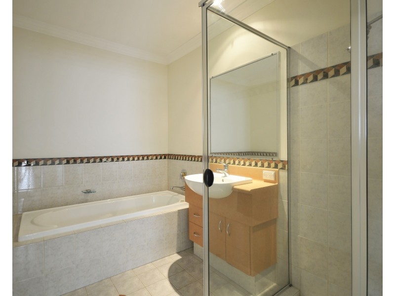 21/117 Palm Meadows Drive, Carrara QLD 4211