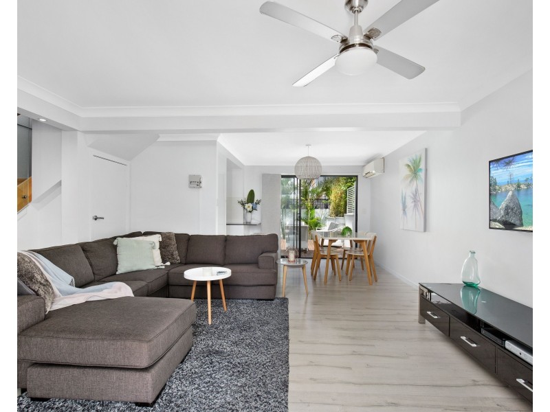 2/2-34 Karbunya Street, Mermaid Waters QLD 4218