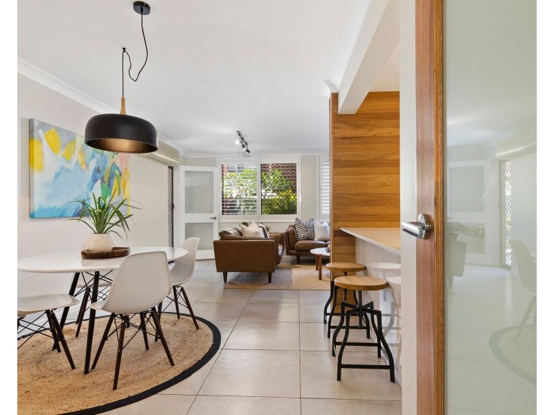 2/4 Rosewood Avenue, Broadbeach QLD 4218