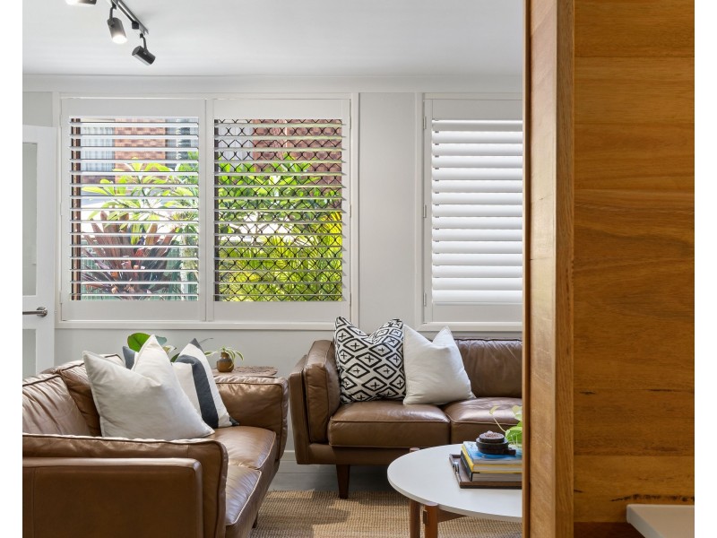 2/4 Rosewood Avenue, Broadbeach QLD 4218