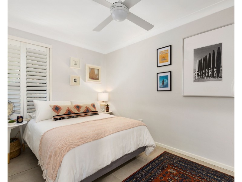 2/4 Rosewood Avenue, Broadbeach QLD 4218