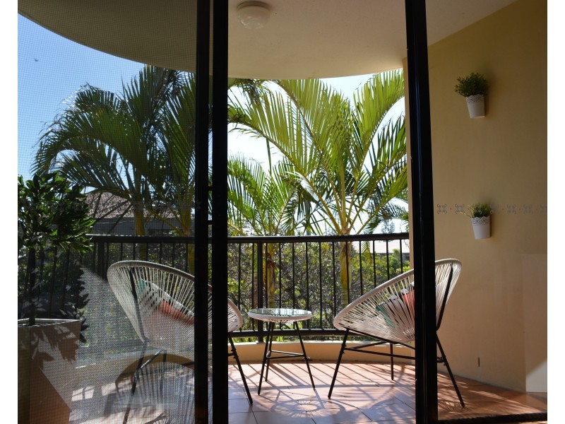 11/2 Fraser Avenue, Miami QLD 4220