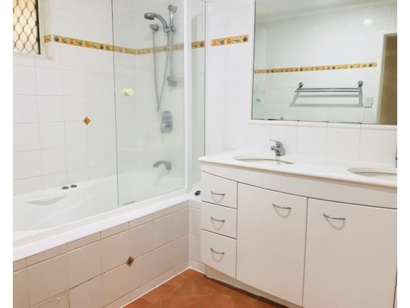 29 Naranga Avenue, Broadbeach Waters QLD 4218