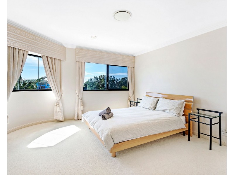 93 Bollard Circuit, Clear Island Waters QLD 4226