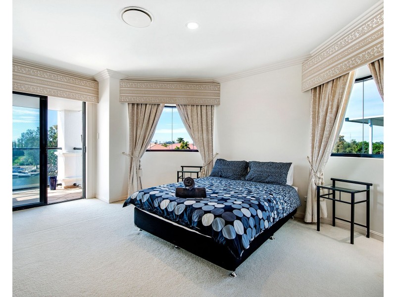 93 Bollard Circuit, Clear Island Waters QLD 4226