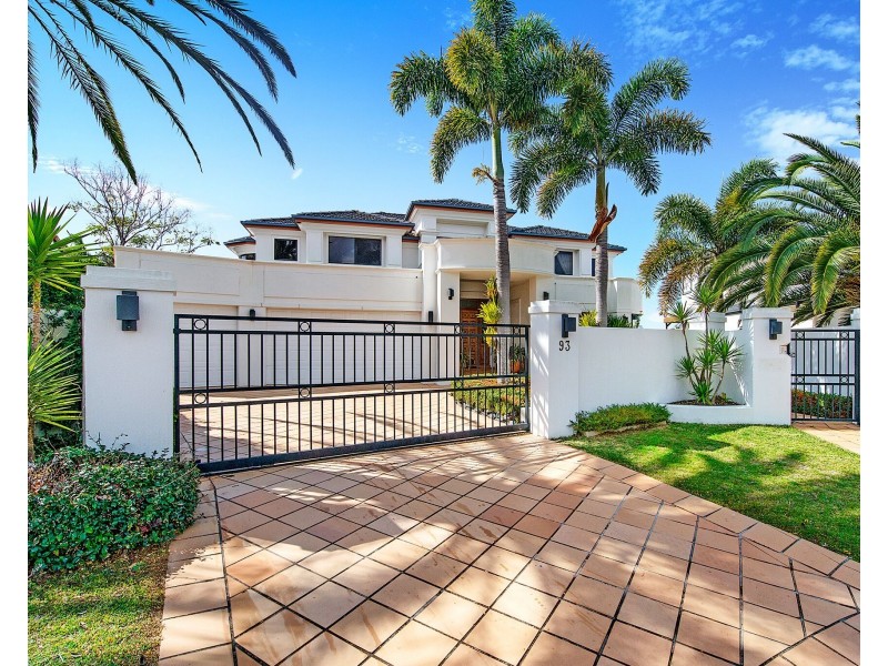 93 Bollard Circuit, Clear Island Waters QLD 4226