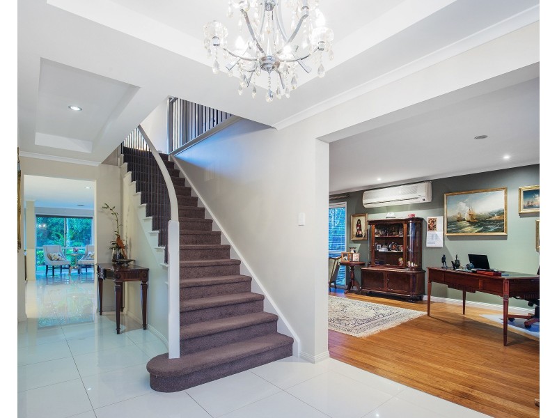 26 Sea Eagle Drive, Burleigh Waters QLD 4220