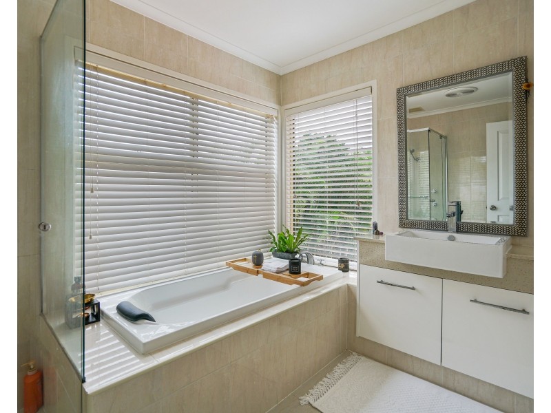 26 Sea Eagle Drive, Burleigh Waters QLD 4220