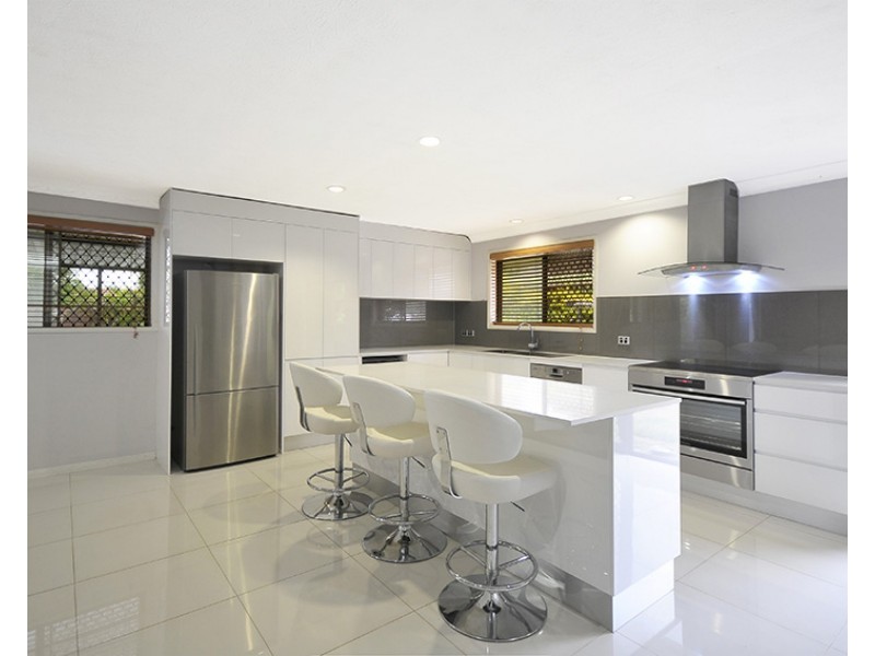 16 Salacia Avenue, Mermaid Waters QLD 4218