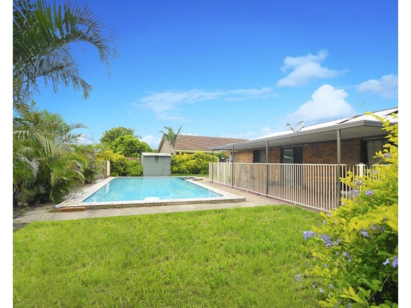 16 Salacia Avenue, Mermaid Waters QLD 4218