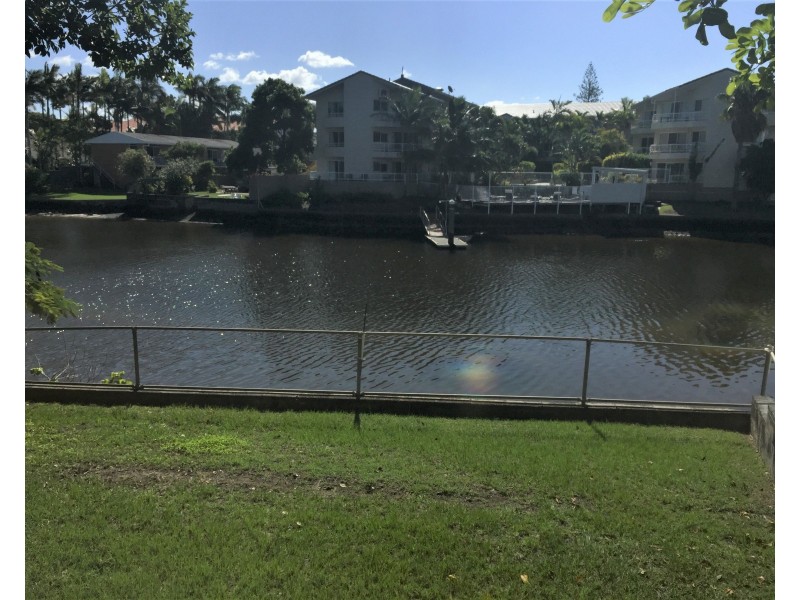 9/14 Paradise Island, Surfers Paradise QLD 4217