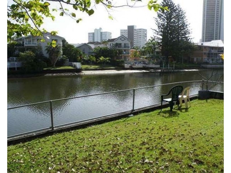 9/14 Paradise Island, Surfers Paradise QLD 4217