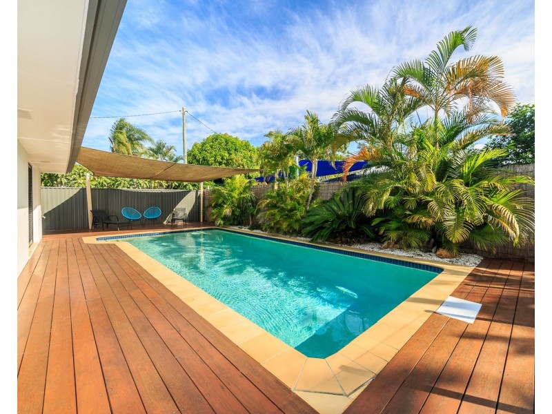 93 Allambi Avenue, Broadbeach Waters QLD 4218