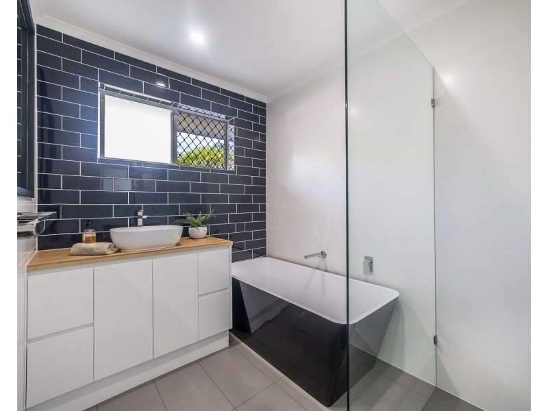 93 Allambi Avenue, Broadbeach Waters QLD 4218