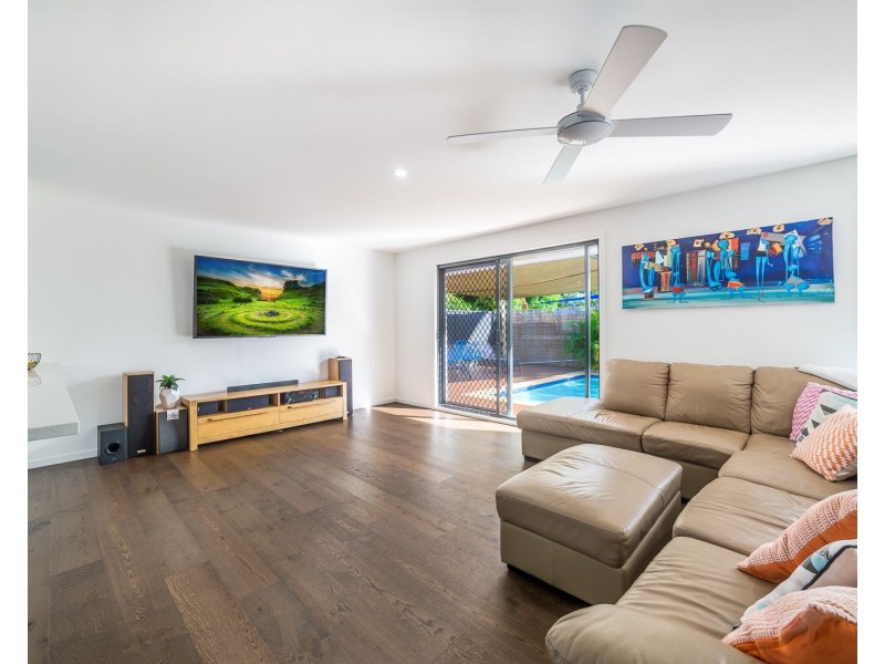 93 Allambi Avenue, Broadbeach Waters QLD 4218