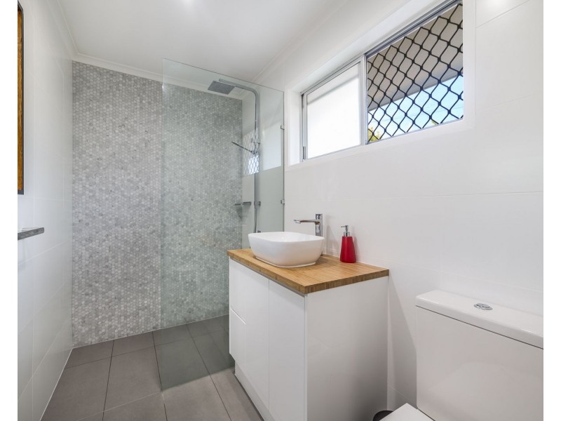 93 Allambi Avenue, Broadbeach Waters QLD 4218