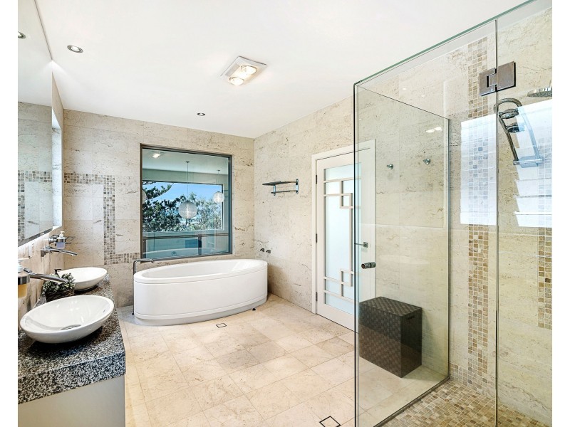 194 Pacific Parade, Bilinga QLD 4225