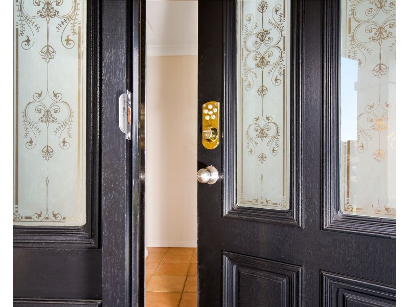 8 Lanai Drive, Burleigh Waters QLD 4220