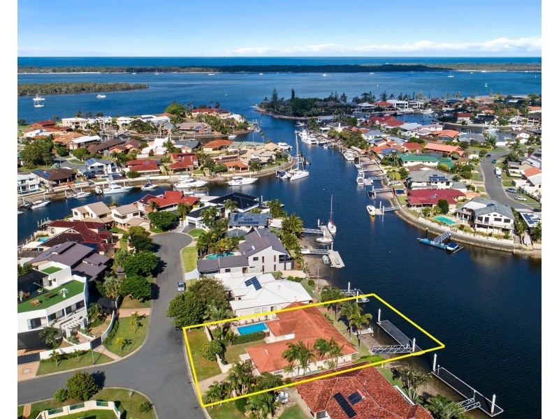 12 Wau Avenue, Runaway Bay QLD 4216