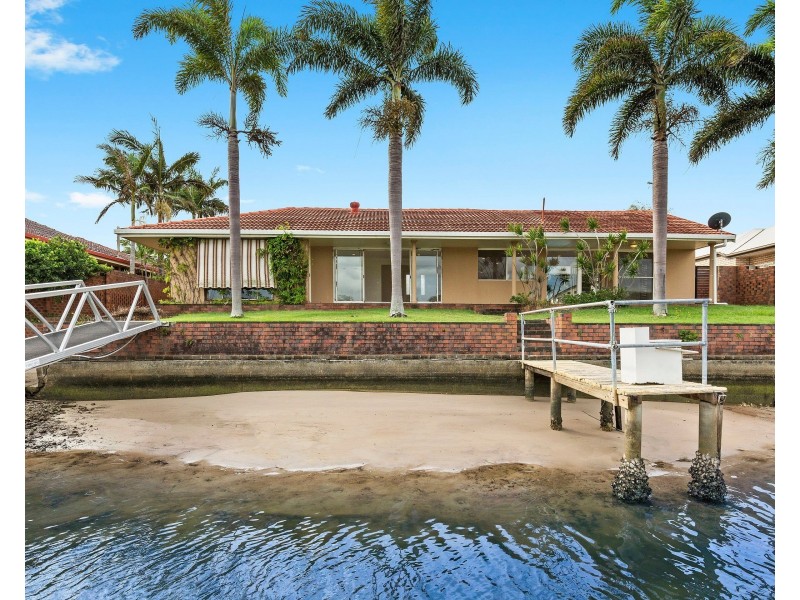 12 Wau Avenue, Runaway Bay QLD 4216