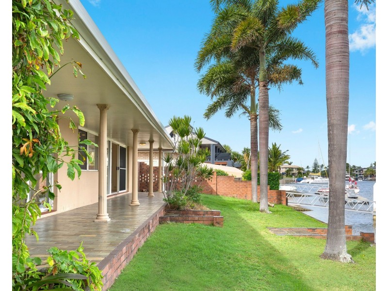 12 Wau Avenue, Runaway Bay QLD 4216