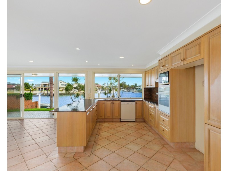 12 Wau Avenue, Runaway Bay QLD 4216