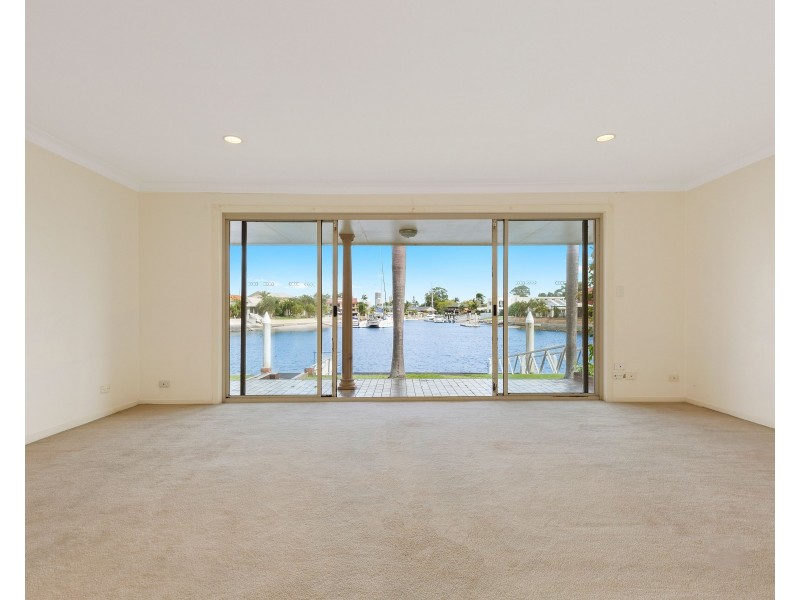 12 Wau Avenue, Runaway Bay QLD 4216