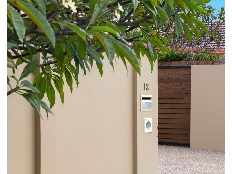 12 Wau Avenue, Runaway Bay QLD 4216