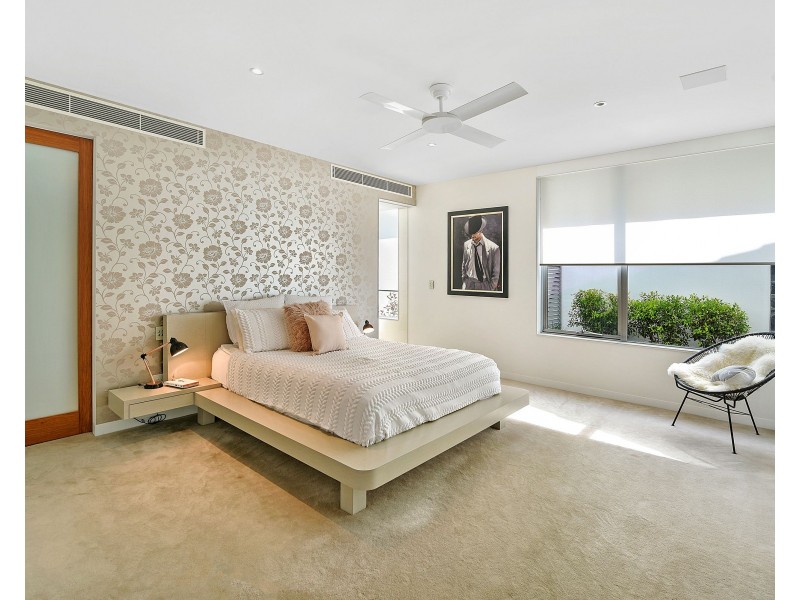 1/251 Golden Four Drive, Bilinga QLD 4225