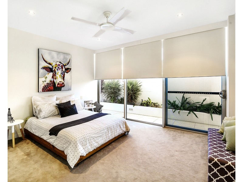 1/251 Golden Four Drive, Bilinga QLD 4225