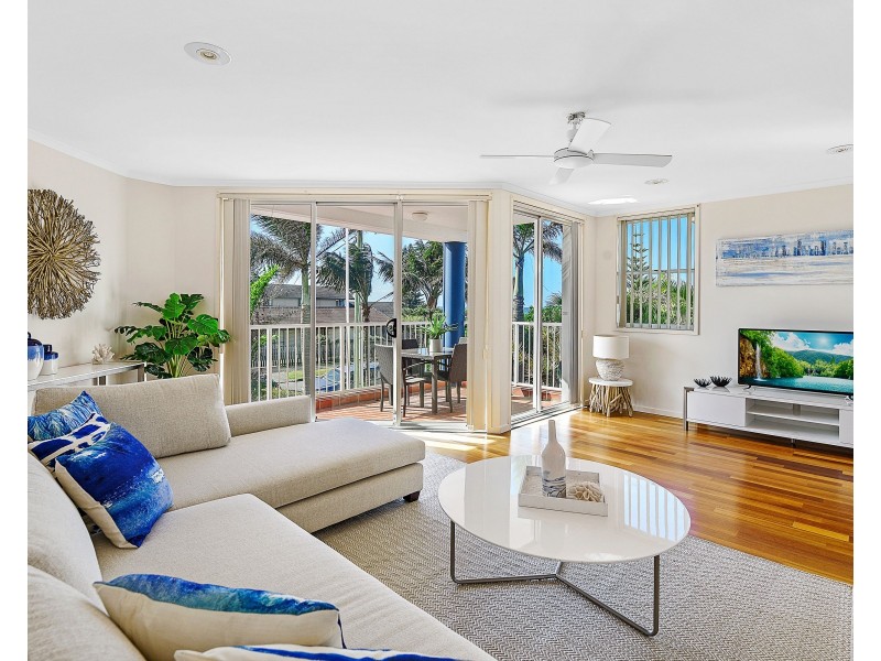 1/4 Twenty Third Avenue, Palm Beach QLD 4221