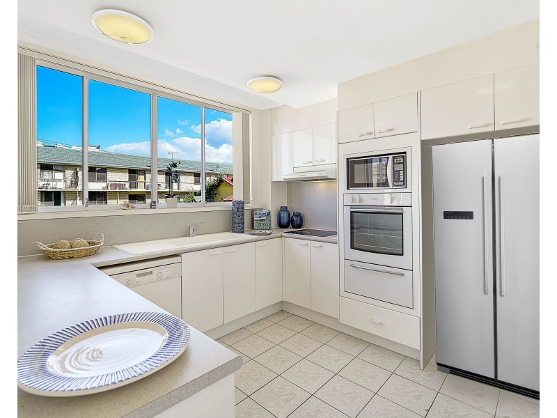 1/4 Twenty Third Avenue, Palm Beach QLD 4221