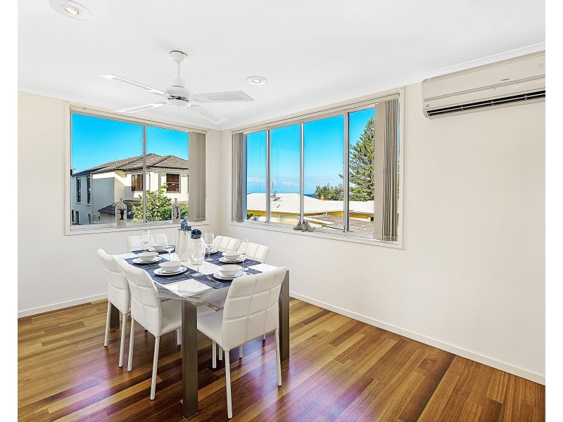 1/4 Twenty Third Avenue, Palm Beach QLD 4221