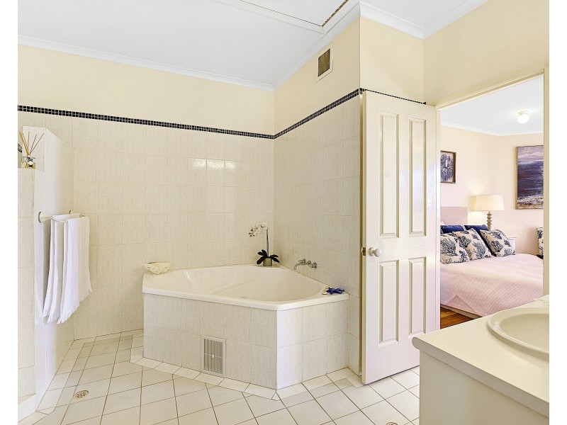 1/4 Twenty Third Avenue, Palm Beach QLD 4221