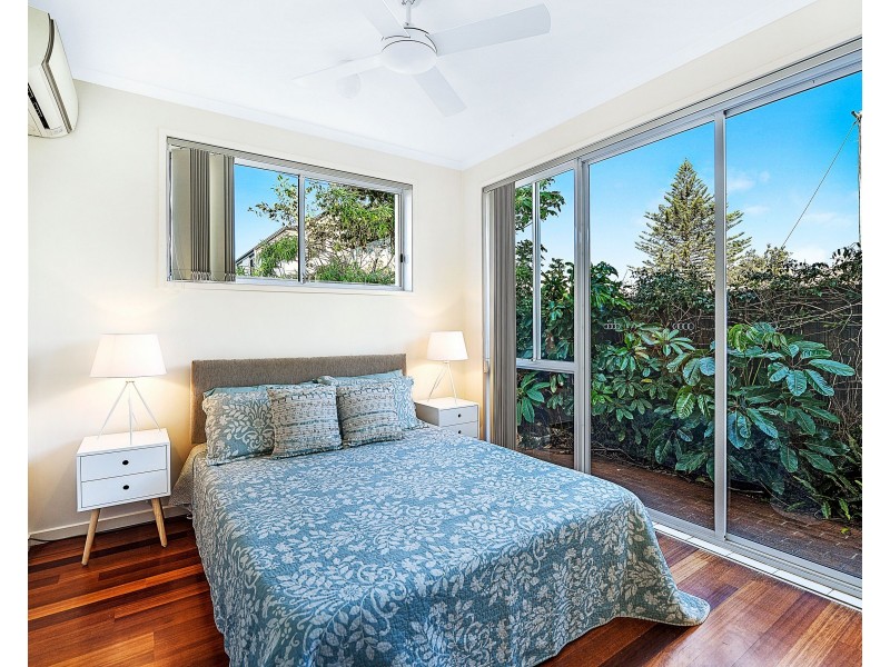 1/4 Twenty Third Avenue, Palm Beach QLD 4221