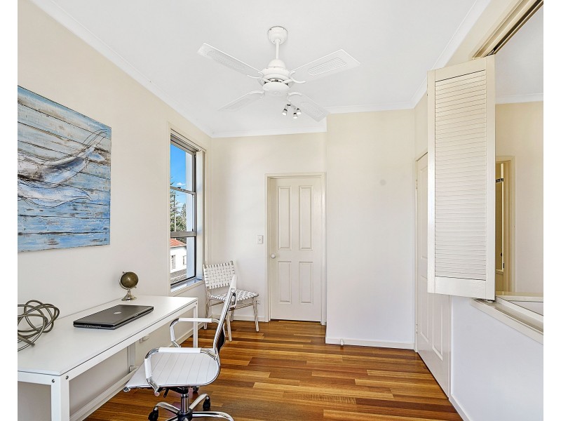 1/4 Twenty Third Avenue, Palm Beach QLD 4221