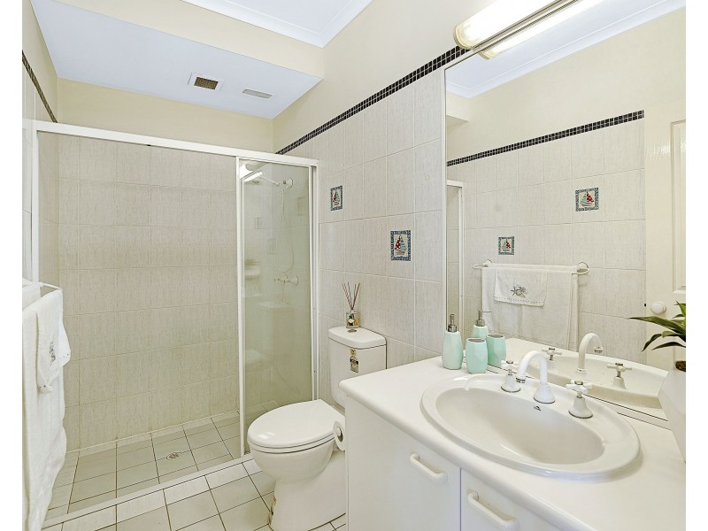 1/4 Twenty Third Avenue, Palm Beach QLD 4221