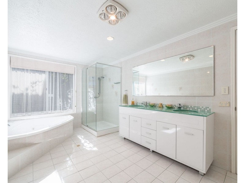 28 Portobello Drive, Mermaid Waters QLD 4218