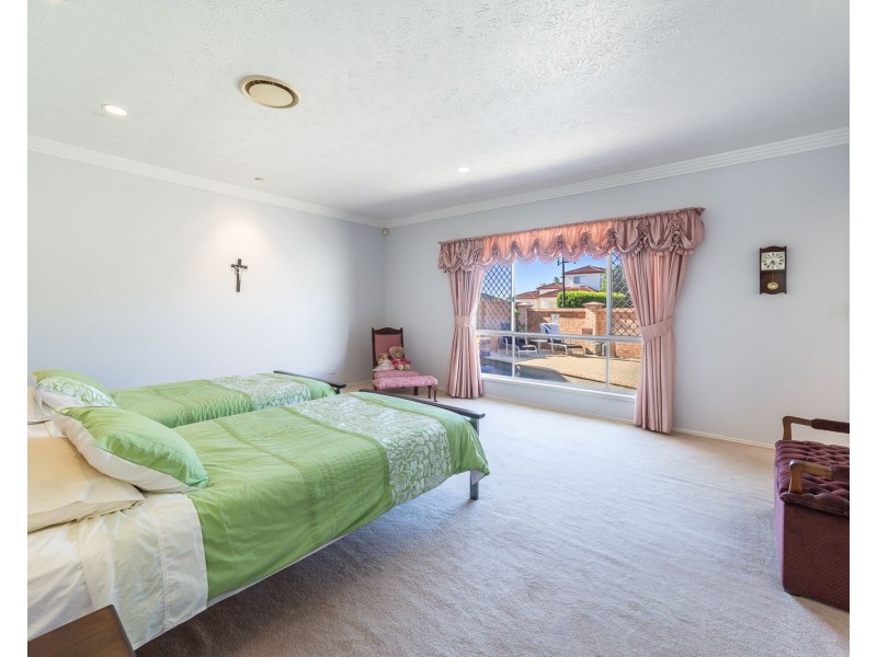 28 Portobello Drive, Mermaid Waters QLD 4218