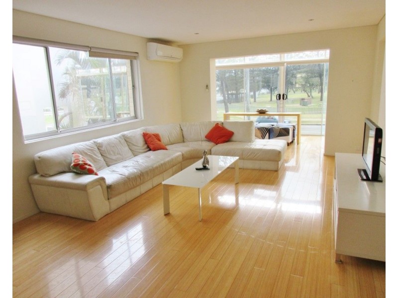 2/2 MacArthur Parade, Main Beach QLD 4217