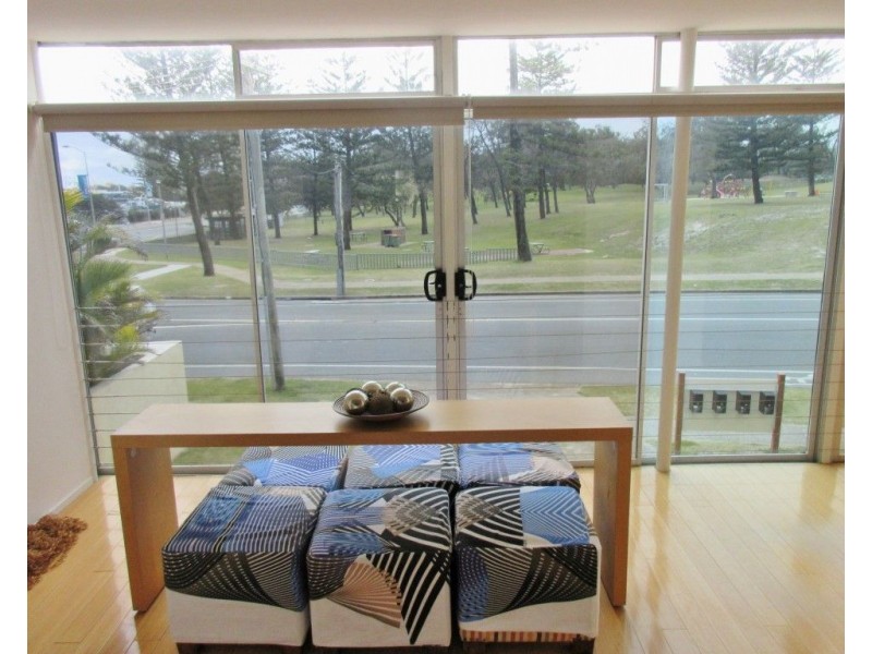 2/2 MacArthur Parade, Main Beach QLD 4217