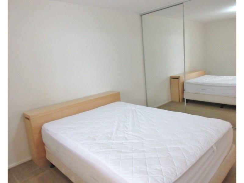 2/2 MacArthur Parade, Main Beach QLD 4217