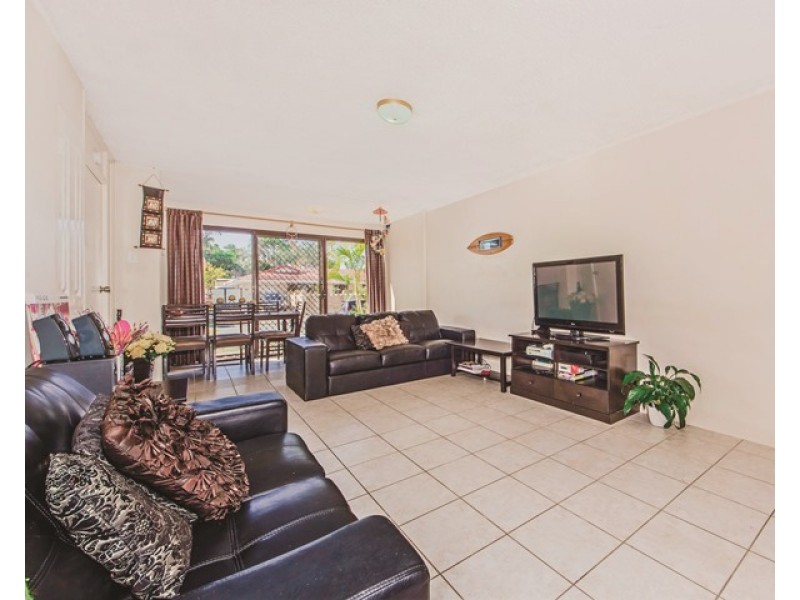 2/46 Oceanic Drive, Mermaid Waters QLD 4218