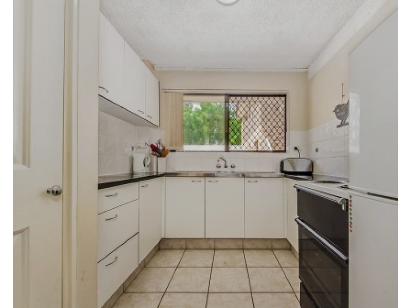 2/46 Oceanic Drive, Mermaid Waters QLD 4218