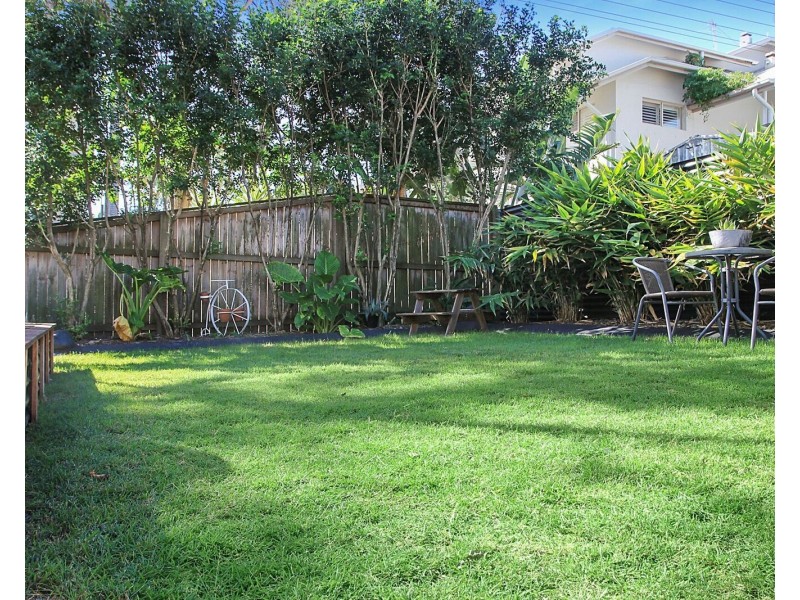 2/107 Dolphin Avenue, Mermaid Beach QLD 4218