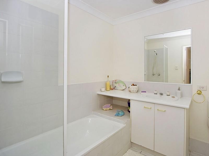 36/220 Christine Avenue, Burleigh Waters QLD 4220
