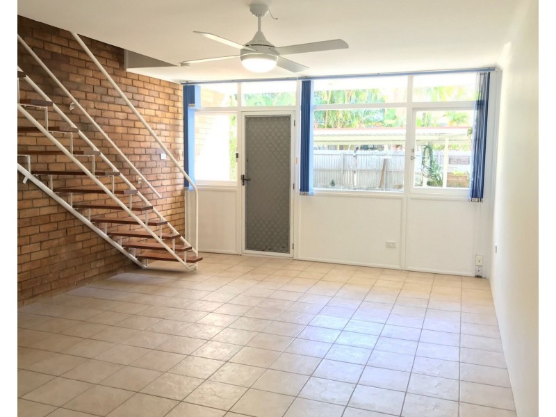 4/15 George Avenue, Broadbeach QLD 4218