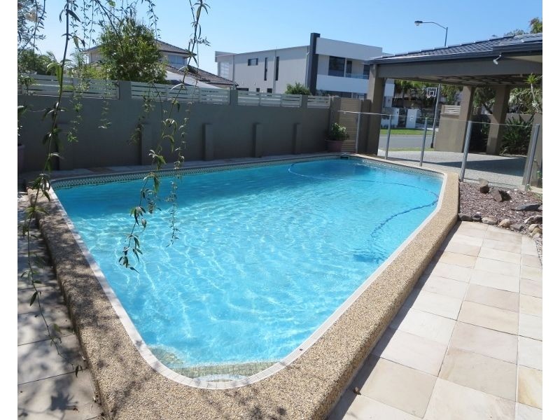 7 Caithness Court, Sorrento QLD 4217