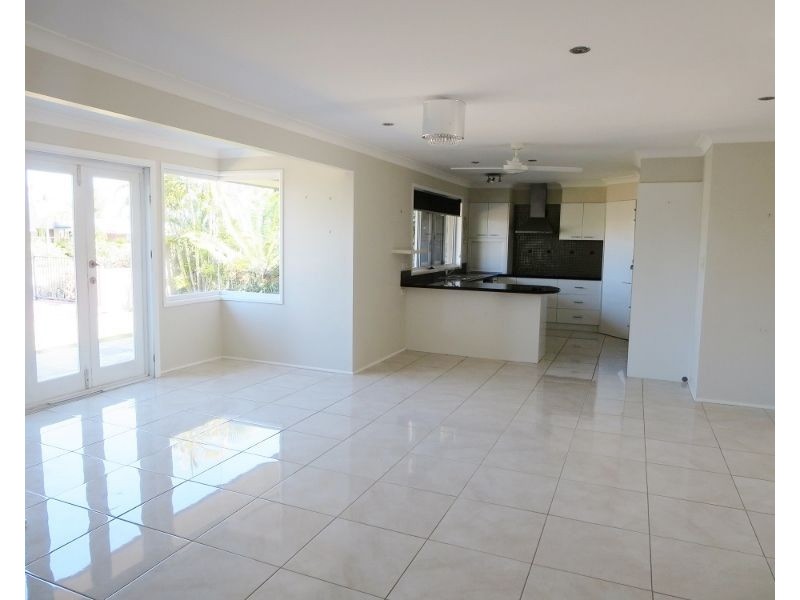 7 Caithness Court, Sorrento QLD 4217