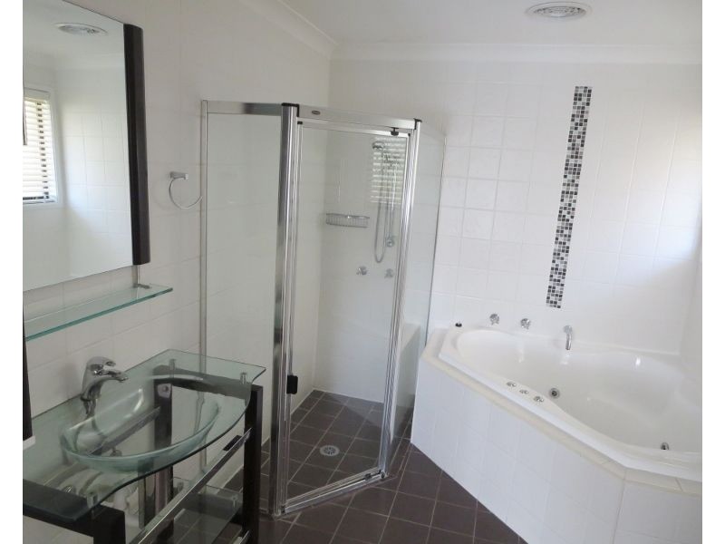 7 Caithness Court, Sorrento QLD 4217